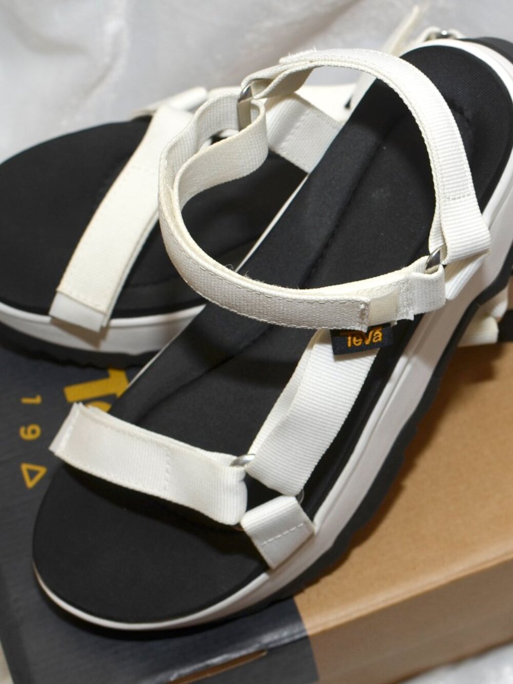 Teva Women's 10 Jadito Universal Platform Velcro Sandals Black & White